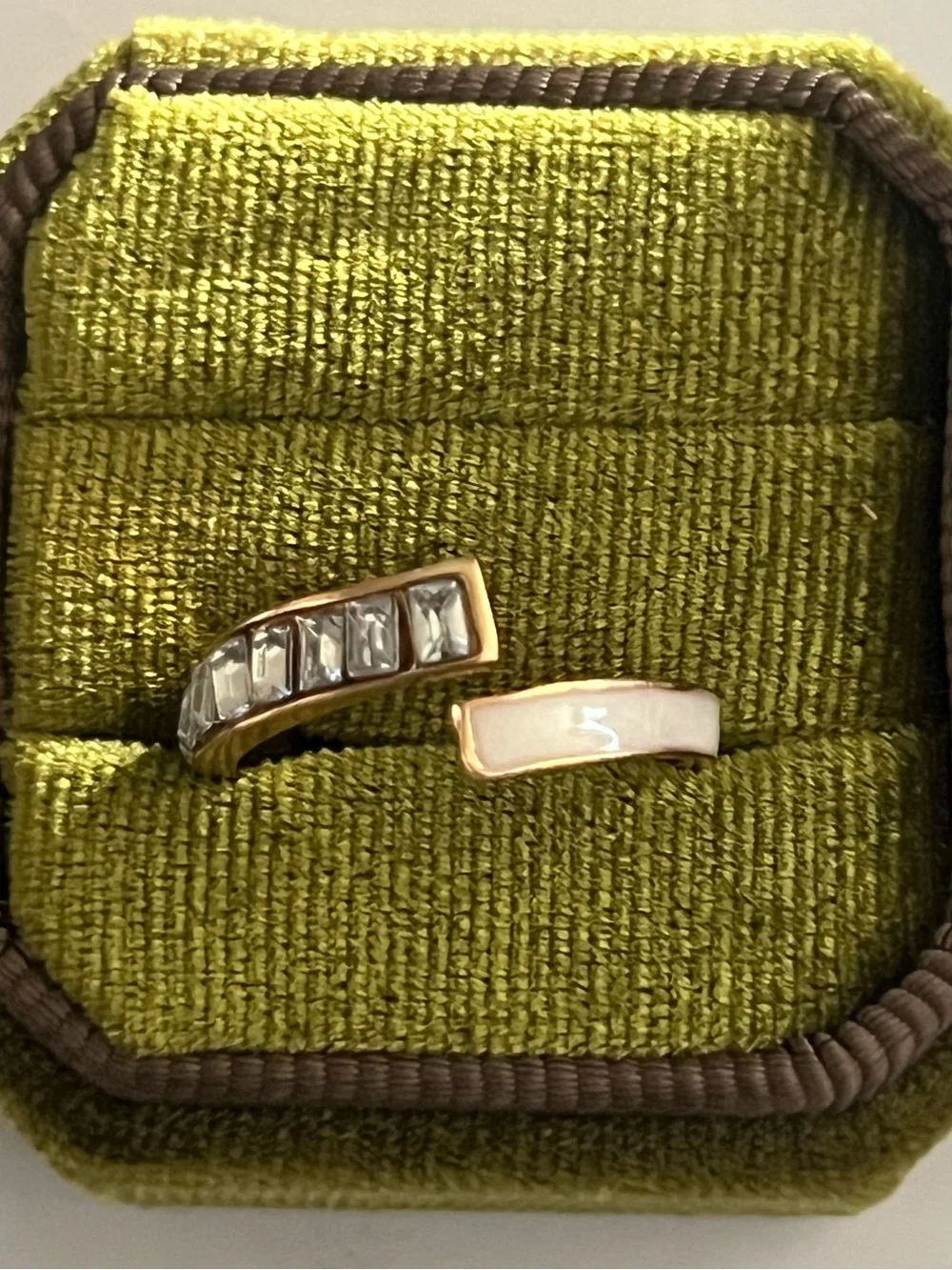 Classic Design Stainless Steel Golden w/ Modern Design Adjustable Ring S 6-9
